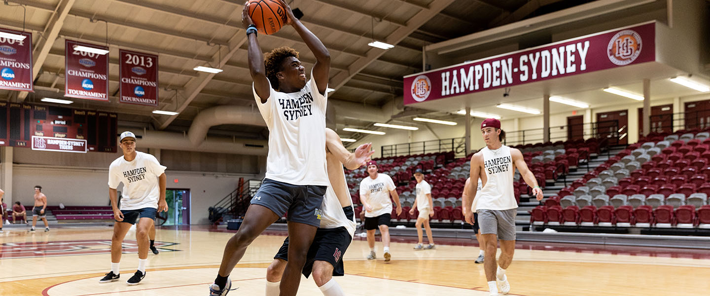 hampden sydney basketball​